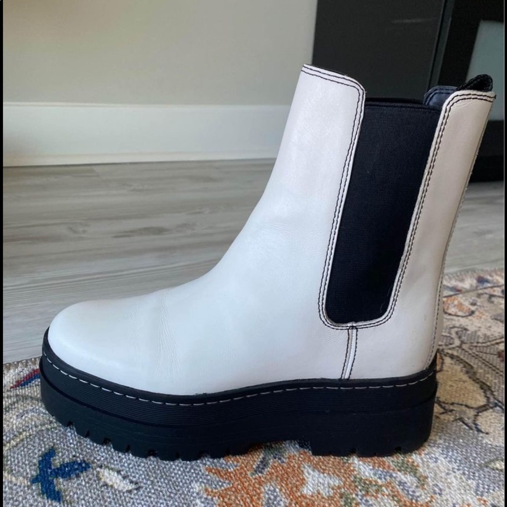 Women’s 8.5 Marc fisher White Platform Boots - Picture 9 of 10
